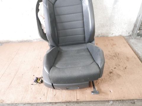 Fotel prawy pasażera przód grzany VW GOLF VII KOMBI 5D 12-16