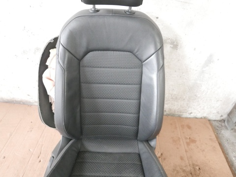 Fotel prawy pasażera przód grzany VW GOLF VII KOMBI 5D 12-16