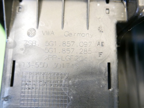 Schowek prawy pasażera z deski 5G1857285F VW GOLF VII 12-16