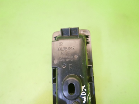 Klamka rączka składania kanapy prawa 5G0885671E VW GOLF VII KOMBI 12-16