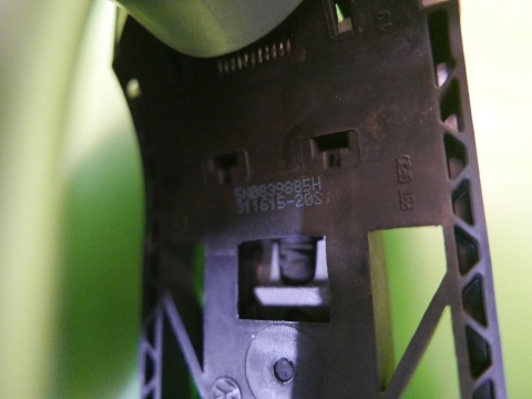 Klamka zewnętrzna prawa tył LA7W VW GOLF VII 5D 12-16