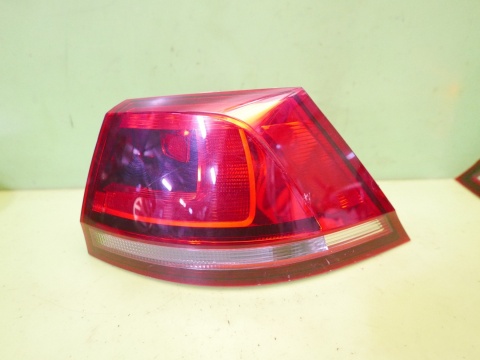 Lampa prawa tył w błotnik 5G9945096D valeo VW GOLF VII KOMBI 12-16