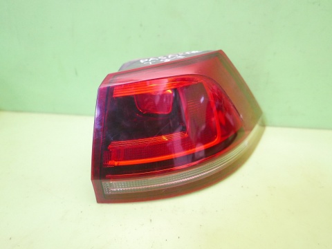 Lampa prawa tył w błotnik 5G9945096D valeo VW GOLF VII KOMBI 12-16