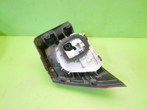 Lampa prawa tył w błotnik 5G9945096D valeo VW GOLF VII KOMBI 12-16