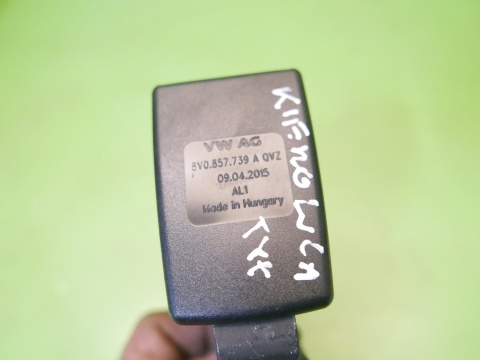 Zapięcie zatrzask pasa lewy środek tył 8V0857739A VW GOLF VII 5D 12-16