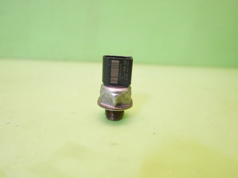 Czujnik ciśnienia paliwa 04L906054 VW GOLF VII 2.0 TDI 12-16