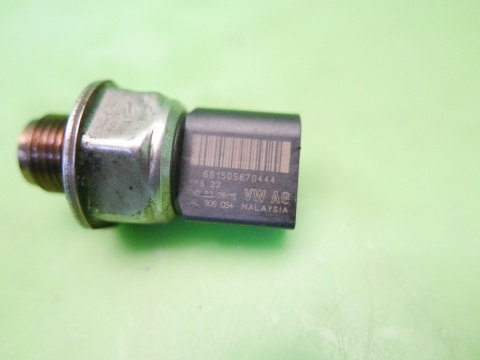 Czujnik ciśnienia paliwa 04L906054 VW GOLF VII 2.0 TDI 12-16