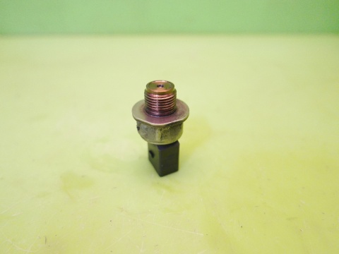 Czujnik ciśnienia paliwa 04L906054 VW GOLF VII 2.0 TDI 12-16