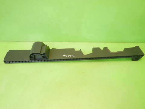 Listwa podłogi bagażnika prawa 5G9864512F VW GOLF VII KOMBI 12-16