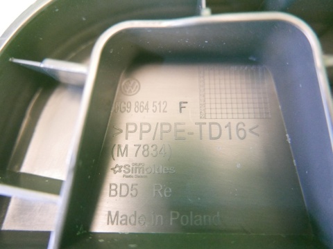 Listwa podłogi bagażnika prawa 5G9864512F VW GOLF VII KOMBI 12-16