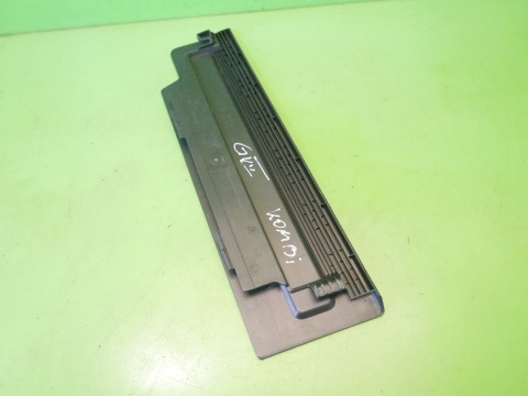 Osłona zaślepka bagażnika prawa 5G9867464 VW GOLF VII KOMBI 12-16