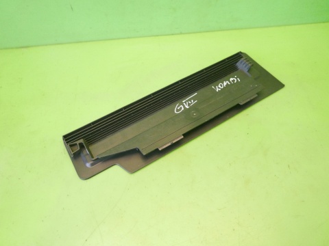 Osłona zaślepka bagażnika prawa 5G9867464 VW GOLF VII KOMBI 12-16