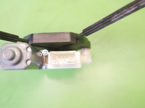 Mechanizm podnośnik szyby prawy tył 5G4839462C VW GOLF VII 5D 12-16