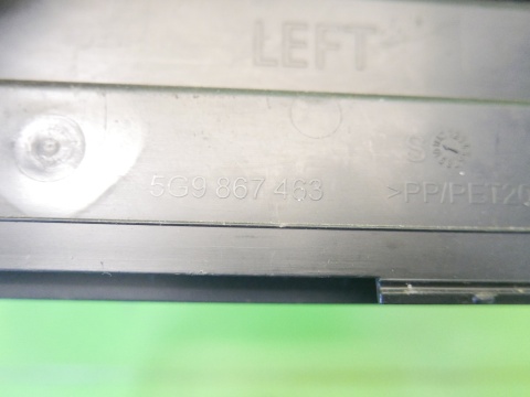Osłona zaślepka bagażnika lewa 5G9867463 VW GOLF VII KOMBI 12-16