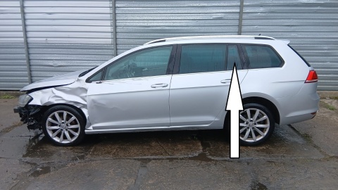 Szyba drzwiowa lewa tył mała ciemna 5G9845213C VW GOLF VII 5D KOMBI 12-16