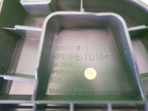 Listwa podłogi bagażnika lewa 5G9864511F VW GOLF VII KOMBI 12-16