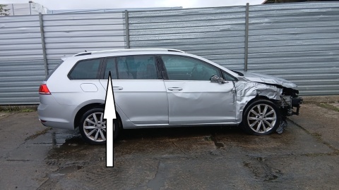 Szyba drzwiowa prawa tył mała ciemna 5G9845214C VW GOLF VII 5D KOMBI 12-16