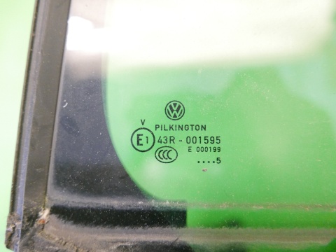 Szyba drzwiowa prawa tył mała ciemna 5G9845214C VW GOLF VII 5D KOMBI 12-16