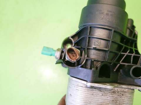 Podstawa obudowa flitra oleju chłodniczka 03N115389A VW GOLF VII 2.0 TDI