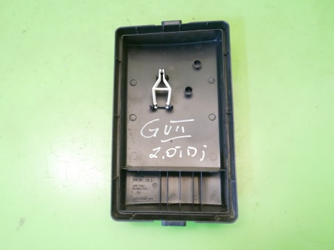 Osłona klapka skrzynki bezpieczników 5Q0937132A VW GOLF VII 2.0 TDI 12-16