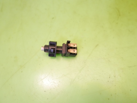 Czujnik pedału hamulca świateł stop 82GB13480AA FORD TRANSIT MK6 2.4 TDDI