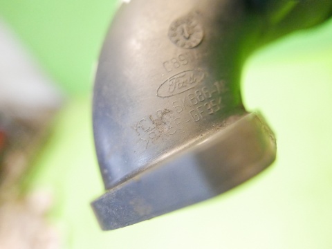 Króciec kolanko dolotu turbiny YC1Q6K686AC FORD TRANSIT MK6 2.4 TDDI 00-06