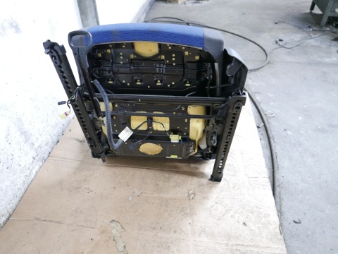 Fotel lewy kierowcy przód VW GOLF V 1K HB 5D 03-09