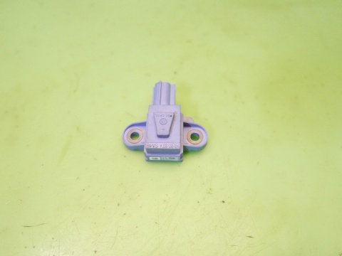 Czujnik uderzeniowy prawy przód 1K0955557A VW GOLF V 1K 1.4 16V 03-09