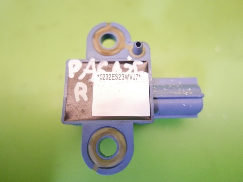 Czujnik uderzeniowy prawy przód 1K0955557A VW GOLF V 1K 1.4 16V 03-09