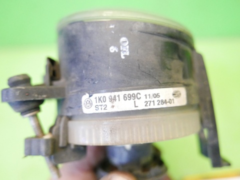 Halogen przeciwmgłowy lewy Hella 1K0941699C VW GOLF V HB 5D 03-09
