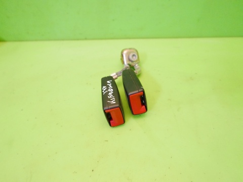 Zapięcie zatrzask pasa lewy środek tył 1K0857739F VW GOLF V 5D HB 03-09