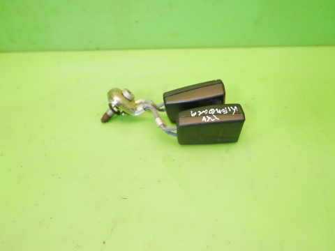 Zapięcie zatrzask pasa lewy środek tył 1K0857739F VW GOLF V 5D HB 03-09