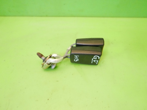 Zapięcie zatrzask pasa lewy środek tył 1K0857739F VW GOLF V 5D HB 03-09