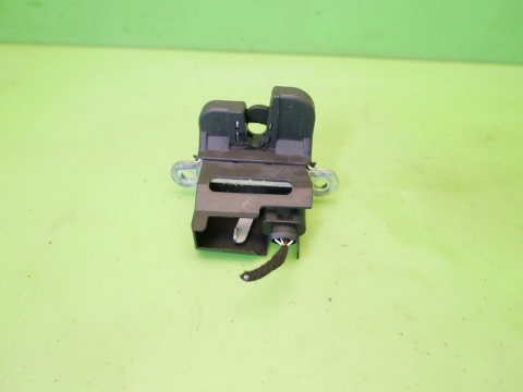 Zamek klapy tył bagażnika 1K6827505C 3C9827645A VW GOLF V HB 03-09