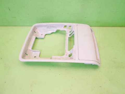 Ramka mocowanie lampki podsufitki przód 1K0868837D VW GOLF V HB 5D 03-09