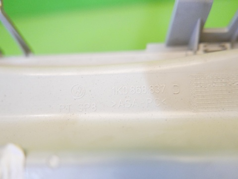 Ramka mocowanie lampki podsufitki przód 1K0868837D VW GOLF V HB 5D 03-09