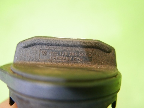 Korek wlewu paliwa 1J0201553Q benzyna VW GOLF V 1K 1.4 16V 03-09