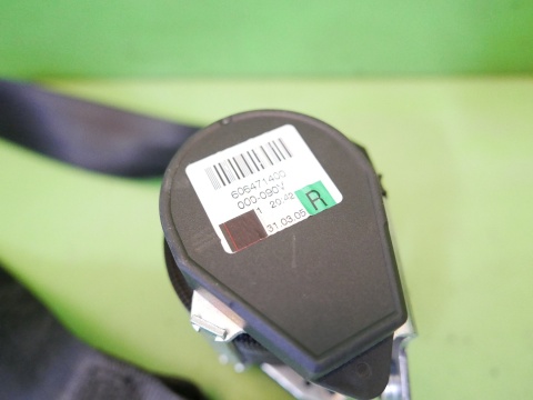 Pas bezpieczeństwa prawy tył 1K6857806D VW GOLF V HB 5D 03-09