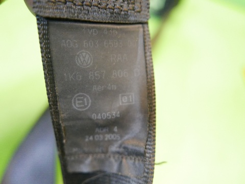 Pas bezpieczeństwa prawy tył 1K6857806D VW GOLF V HB 5D 03-09