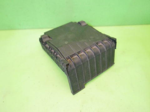 Obudowa osłona skrzynki bezpieczników 1K0937132F VW GOLF V 1K 1.4 16V 03-09