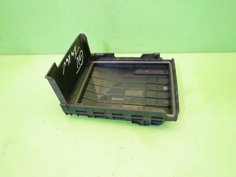 Obudowa osłona skrzynki bezpieczników 1K0937132F VW GOLF V 1K 1.4 16V 03-09