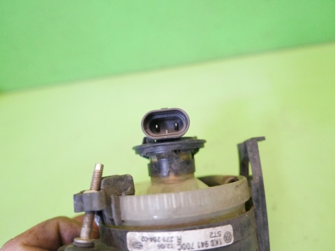 Halogen przeciwmgłowy prawy Hella 1K0941700C VW GOLF V HB 5D 03-09