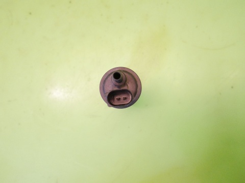 Zawór odpowietrznik oparów paliwa 6QE906517 VW GOLF V 1.4 16V 03-09