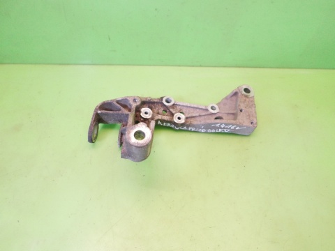 Łapa mocowanie wahacza lewa 1K0199295E VW GOLF V 1.4 16V HB 03-09