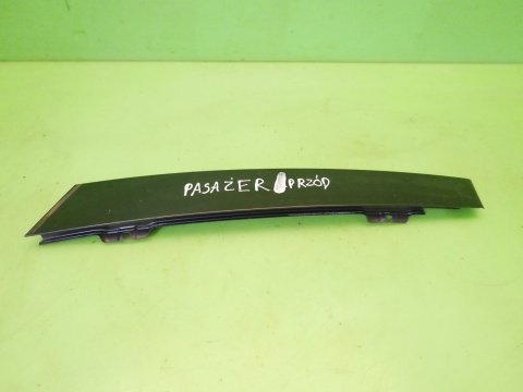 Listwa nakładka słupka drzwi prawa przód 1K4837902A VW GOLF V 1K HB 5D 03-