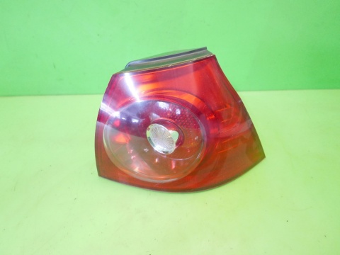 Lampa prawa tył w błotnik 1K6945096E Valeo VW GOLF V HB 5D 03-09