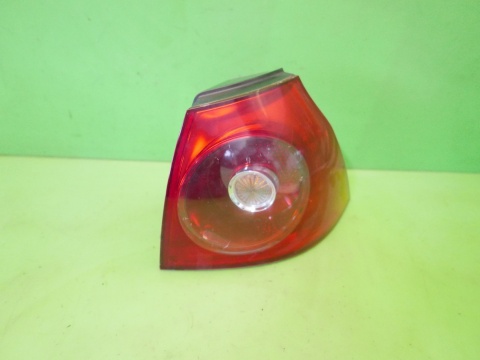 Lampa prawa tył w błotnik 1K6945096E Valeo VW GOLF V HB 5D 03-09
