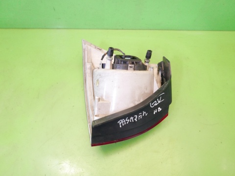 Lampa prawa tył w błotnik 1K6945096E Valeo VW GOLF V HB 5D 03-09