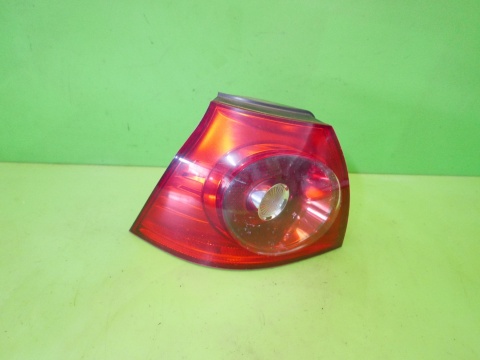 Lampa lewa tył w błotnik 1K6945095E Valeo VW GOLF V HB 5D 03-09