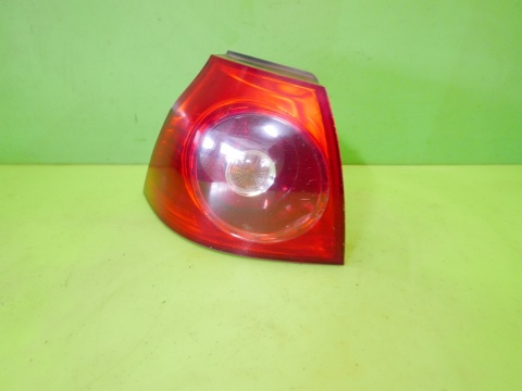 Lampa lewa tył w błotnik 1K6945095E Valeo VW GOLF V HB 5D 03-09